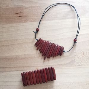 Set necklace bracelet earrings Vintage Red Wood